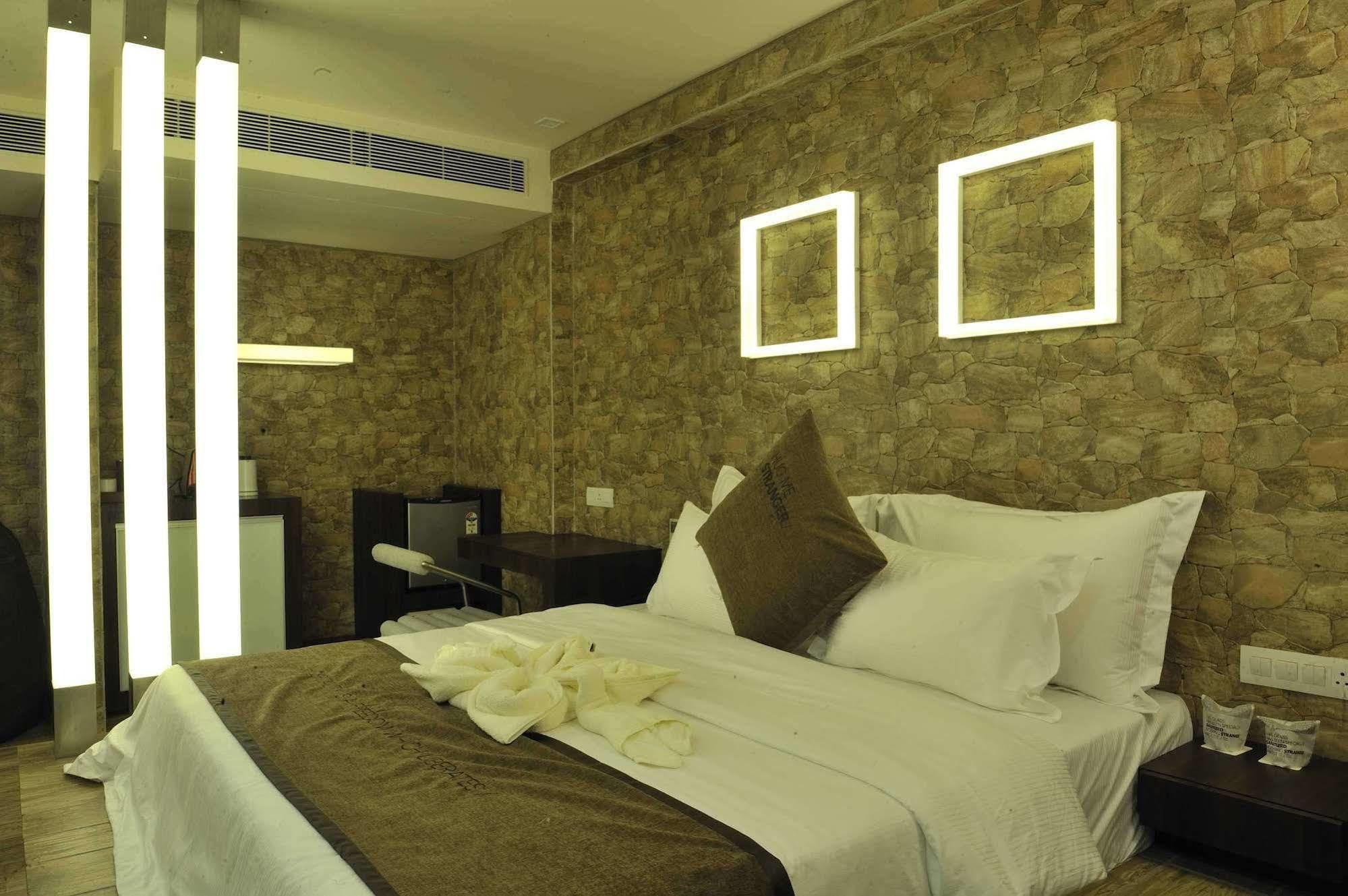Hotel El Dorado Ahmedabad Eksteriør bilde